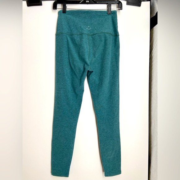 Beyond‎ Yoga, Green Leggings, Size Medium - Picture 1 of 9